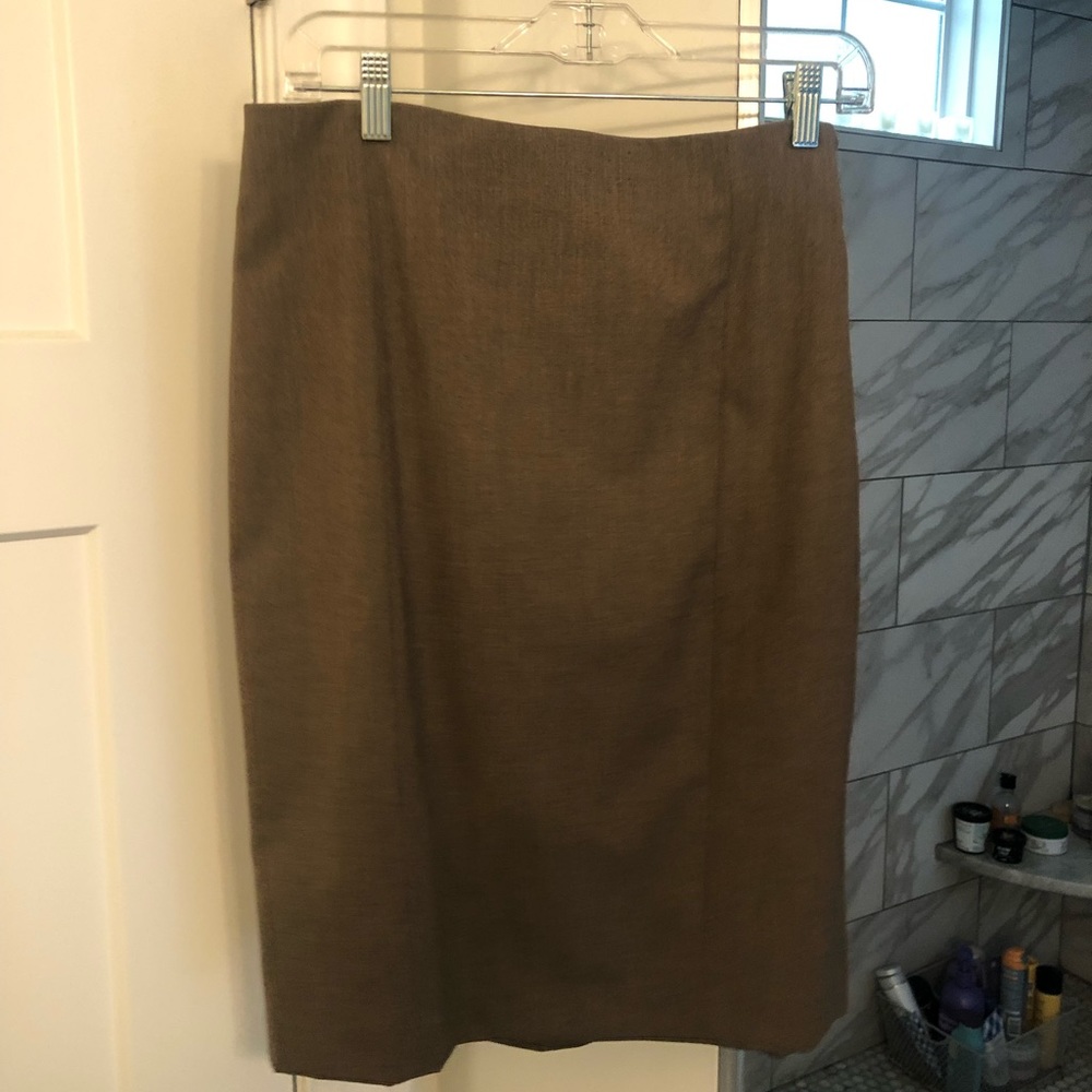 Ann Taylor suit skirt. Size 8